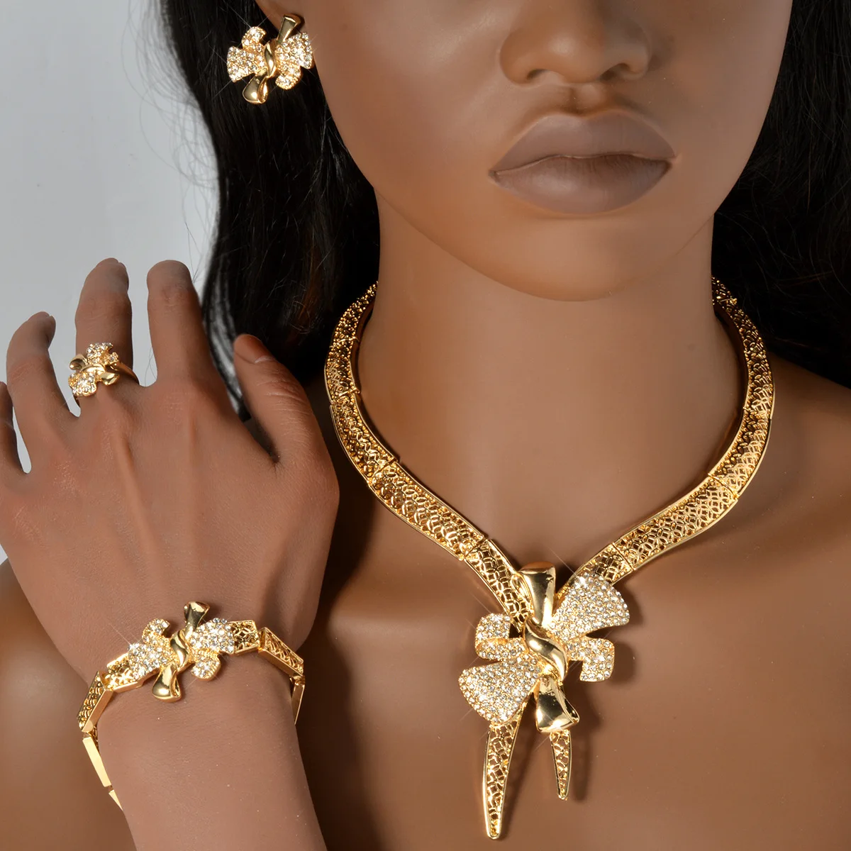 Dubai Fashion Hollow Bow Pendant Necklace Bracelet Earring Ring Southeast Asian Women's Jewelry Set